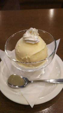 アイスクリーム・待合室.JPG